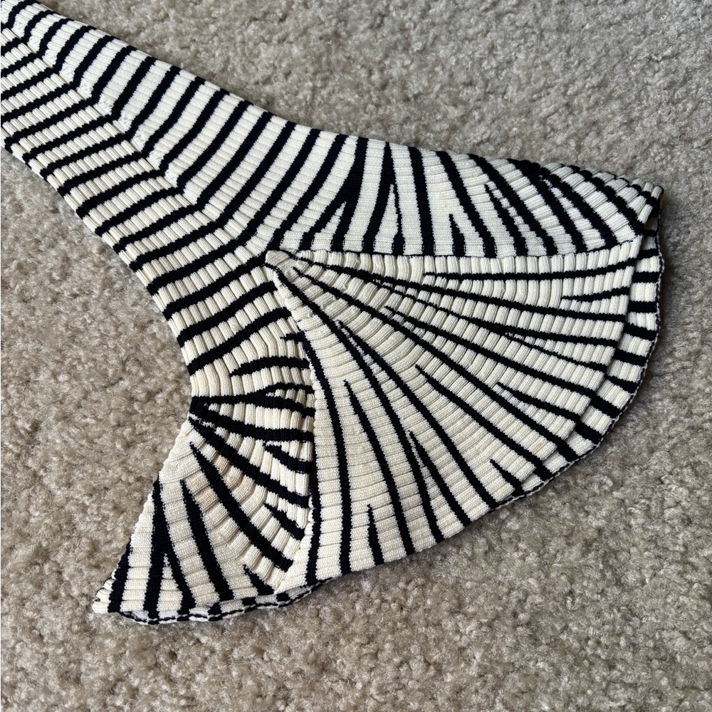 Commense Ribbed Knit Top - Picture 5 of 11